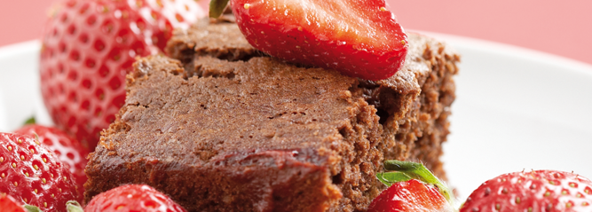 Chocolate cake with strawberries