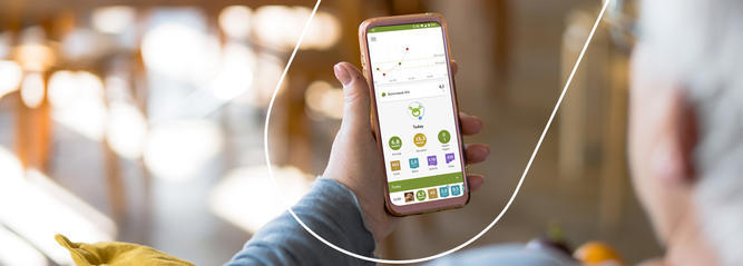 Lady using the mySugr app